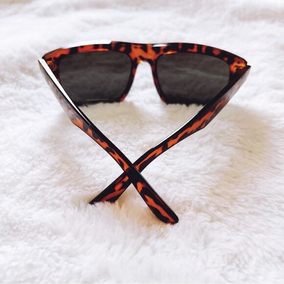 Simon Tortoise Brown Classic Sunglasses - Picture 10 of 11